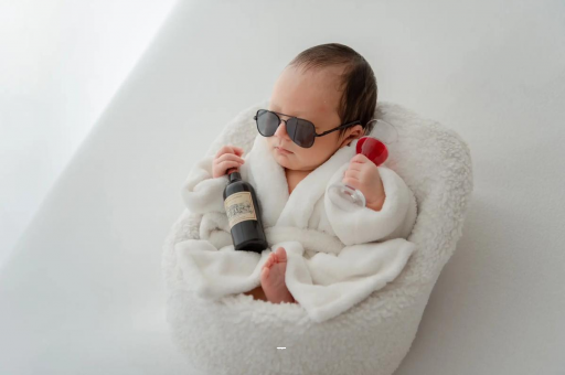 河北满月宝宝趴着睡 河北满月宝宝趴着睡